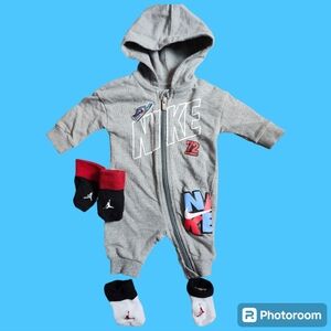 Nike Jordan Newborn Zippered Onsie with Jordan Footsies Socks